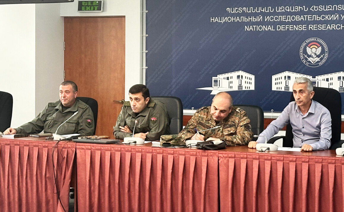 IMG_0671 ՊԱՀՀ-ում տեղի է ունեցել աշխատանքային քննարկում՝ ՀՀ ՊՆ և ՀՀ ԶՈՒ ԳՇ ստորաբաժանումների մասնակցությամբ